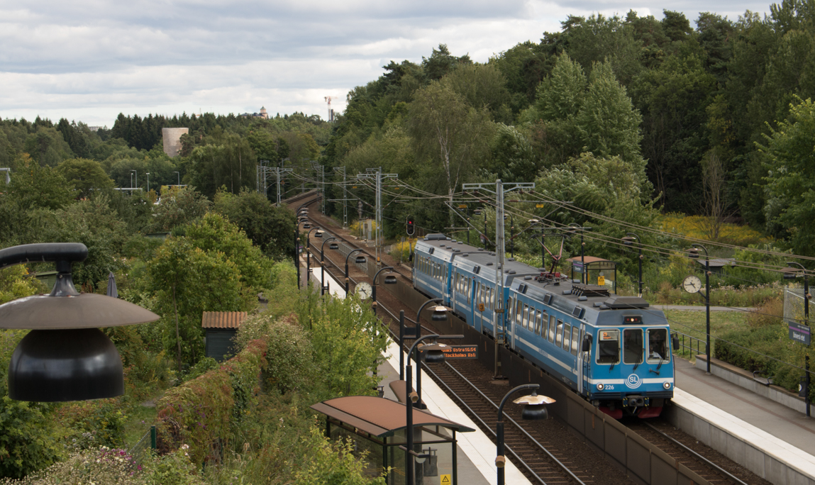 ...but I must not miss the train... Universitetet, Stockholm, Sweden.